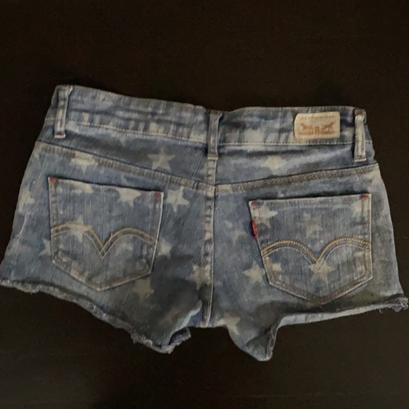 LEVI’S Shorty Shorts With Stars Design Sz 1 - Picture 3 of 8